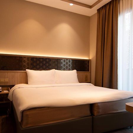 Aqueen Prestige Hotel Jalan Besar Singapour Extérieur photo