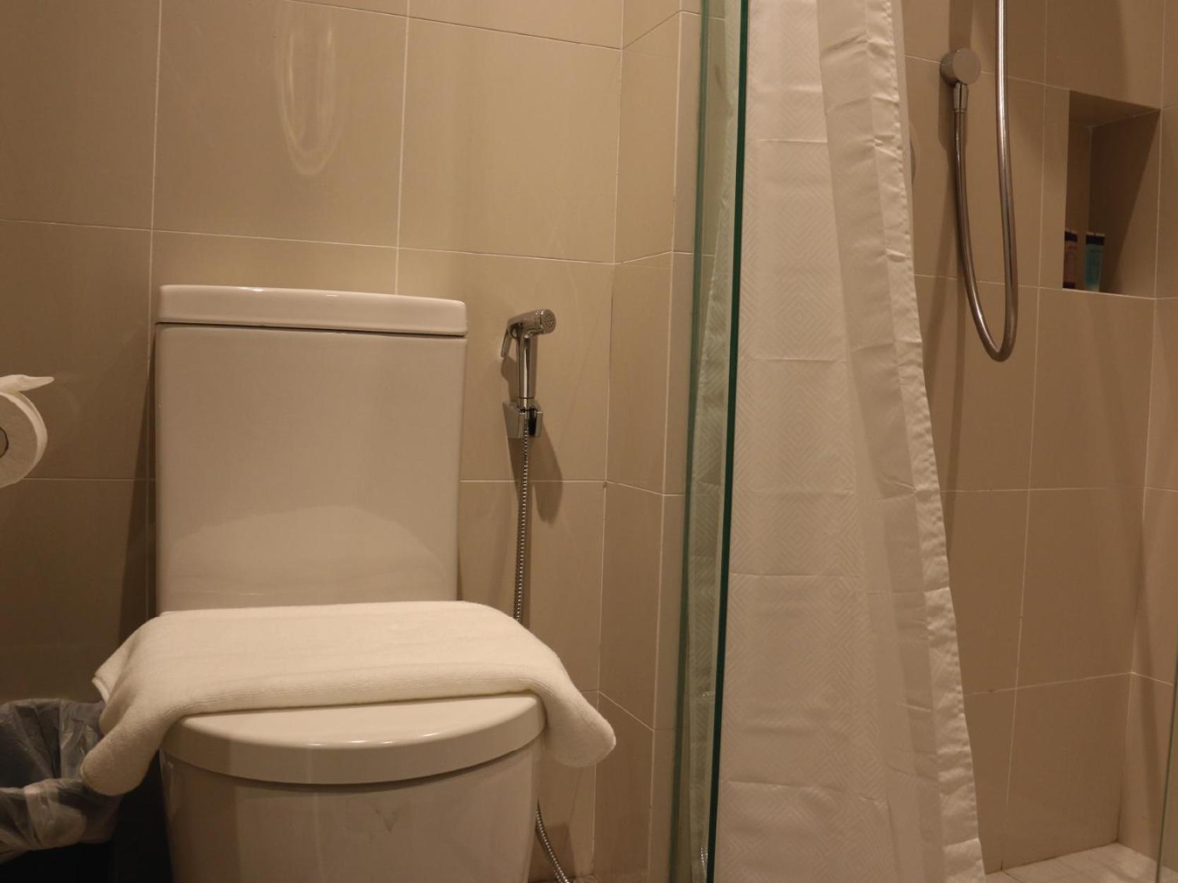 Aqueen Prestige Hotel Jalan Besar Singapour Extérieur photo
